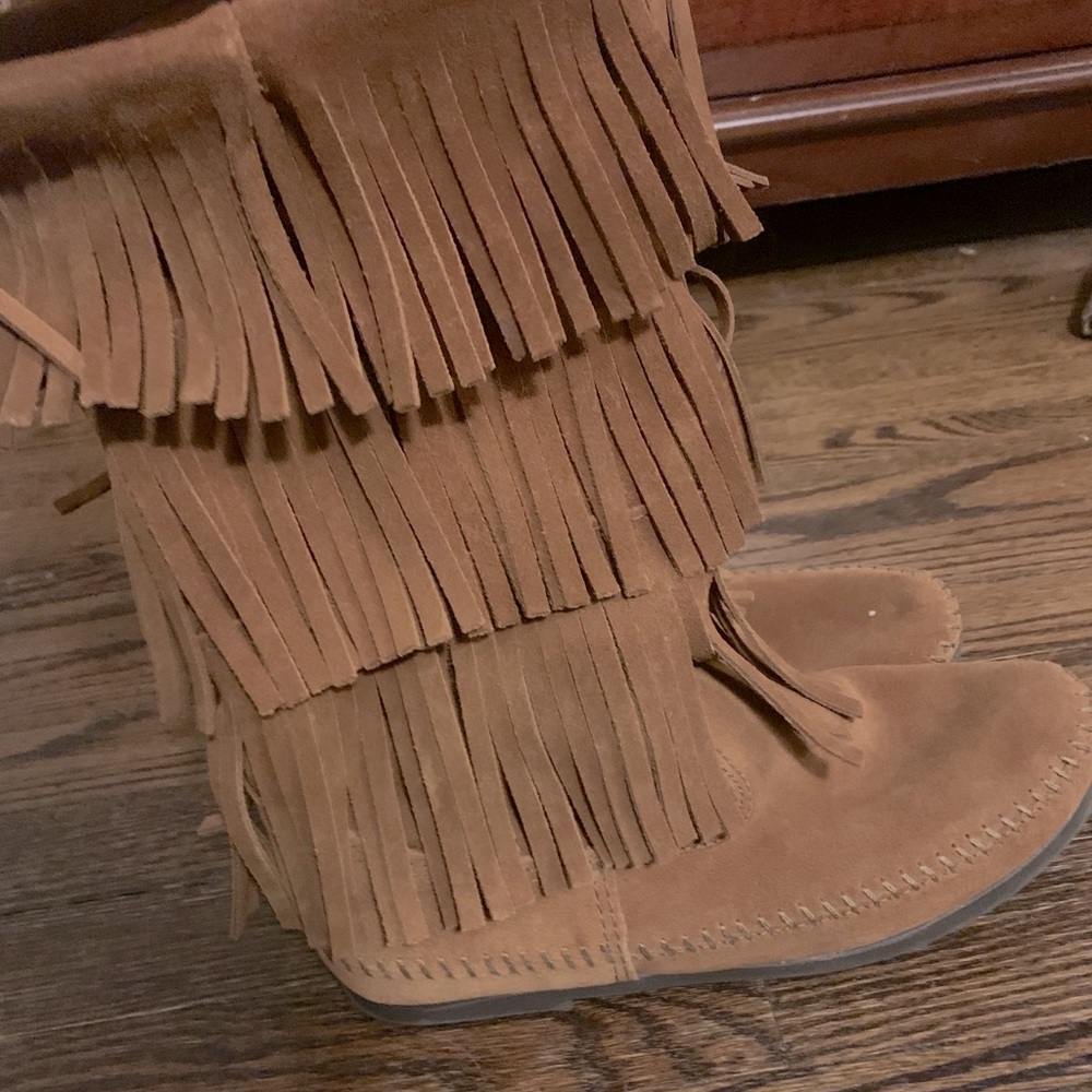 Minnetonka tassel moccasin boots